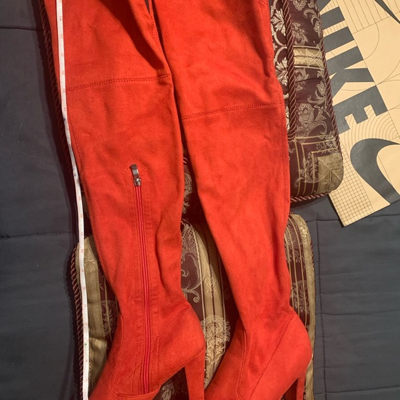Great condition red suede boots - Picture 3 of 9